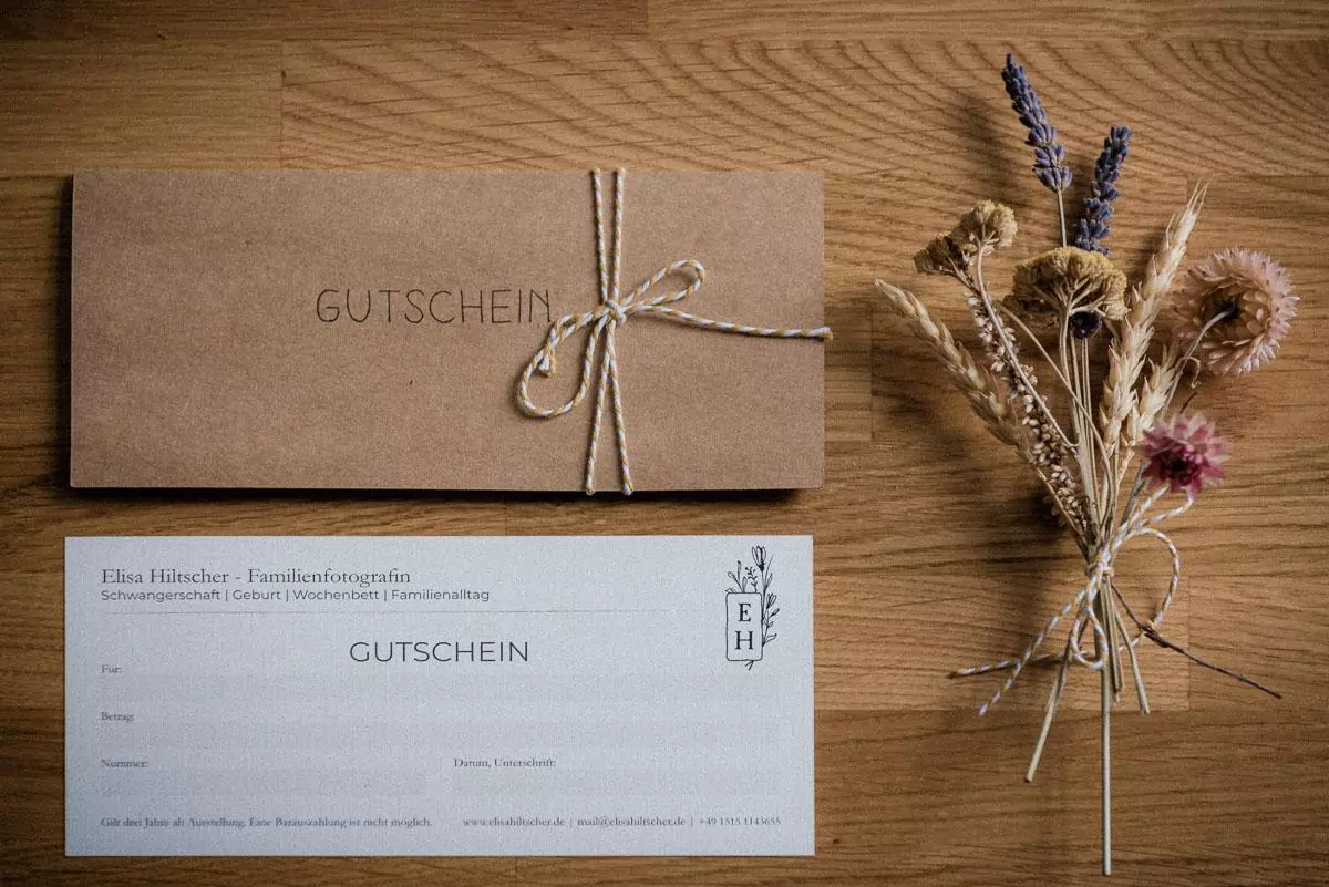 Ein Gutschein für wundervolle Erinnerungsfotos. Meine Fotoshootings für Familien kann man auch verschenken oder sich schenken lassen. Als Wertgutschein lässt dieser sich auf mein gesamtes Angebor als Fotografin in Berlin anrechnen.